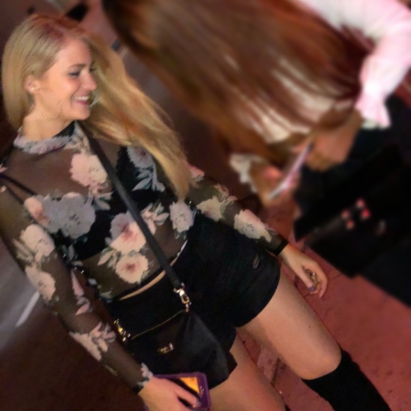 Charlotte Russe Sheer Floral Cropped Long Sleeve - Picture 4 of 4